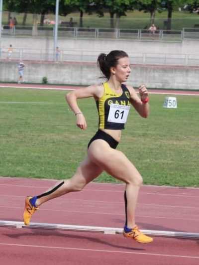 REBECA SANT&Eacute; NUEVO R&Eacute;CORD EN 800 ml PISTA CUBIERTA